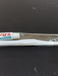 <FA-104> 6" Toothbrush with 5gm Raiya Toothpaste in Laminated Tube (50 pkt) <FA-104> 6" Toothbrush with 5gm Raiya Toothpaste in Laminated Tube (50 pkt)