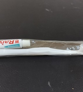 <FA-104> 6" Toothbrush with 5gm Raiya Toothpaste in Laminated Tube (50 pkt)